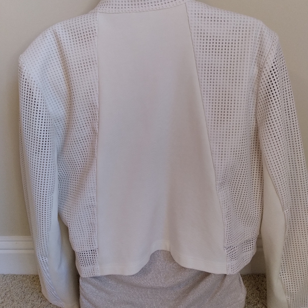 Chico's White Laser Cut Moto Jacket Blazer Size 12 Asymmetrical Geometric design - Picture 6 of 16